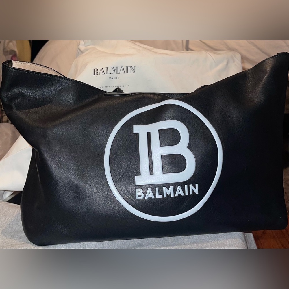 Balmain logo embellished leather tote in black